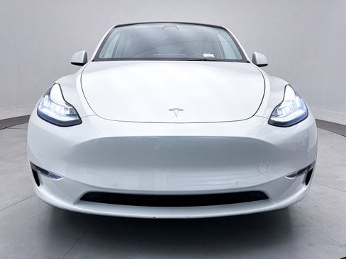 Used 2021 Tesla Model Y Long Range image 10