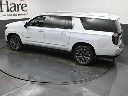 New 2026 Chevrolet Suburban High Country AWD/4WD image 21