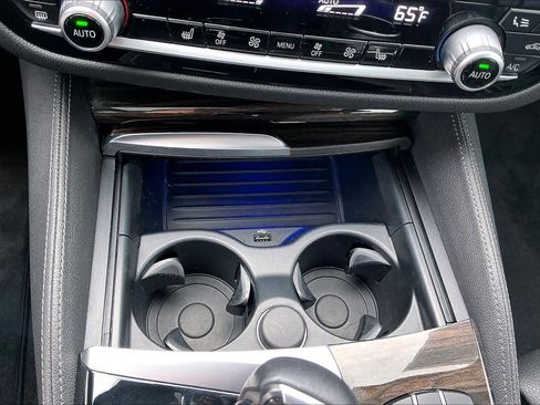 Used 2020 BMW M550i xDrive image 38