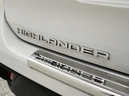 Used 2023 Toyota Highlander XLE image 17