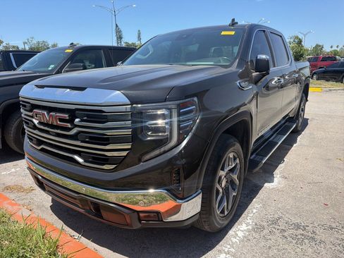 Used 2023 GMC Sierra 1500 SLT w/ SLT Premium Plus Package RWD image 4