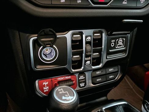 Used 2024 Jeep Wrangler Unlimited Rubicon AWD/4WD image 16
