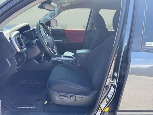 Used 2020 Toyota Tacoma SR5 RWD image 9