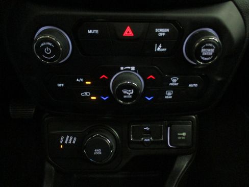 Used 2021 Jeep Renegade Limited w/ Sun & Sound Group image 21