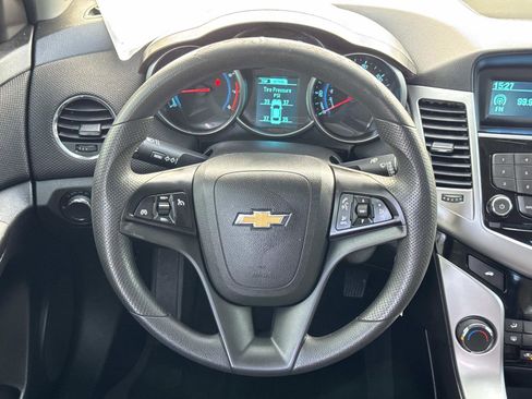 Used 2015 Chevrolet Cruze LT image 10