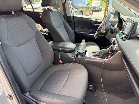 Used 2022 Toyota RAV4 XLE AWD/4WD image 17