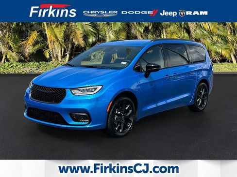 New 2026 Chrysler Pacifica Select w/ S Appearance Package FWD image 1