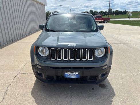 Used 2017 Jeep Renegade Latitude w/ Popular Equipment Group AWD/4WD image 2