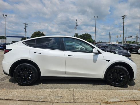 Used 2023 Tesla Model Y Long Range AWD/4WD image 26