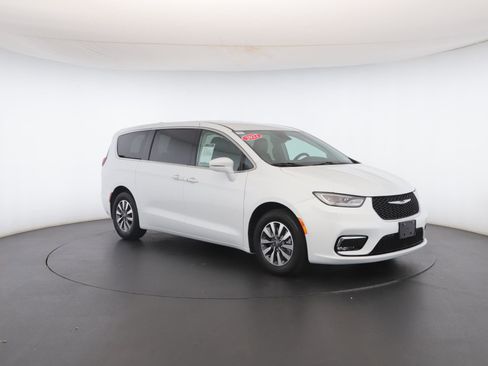 Used 2022 Chrysler Pacifica Touring-L image 33