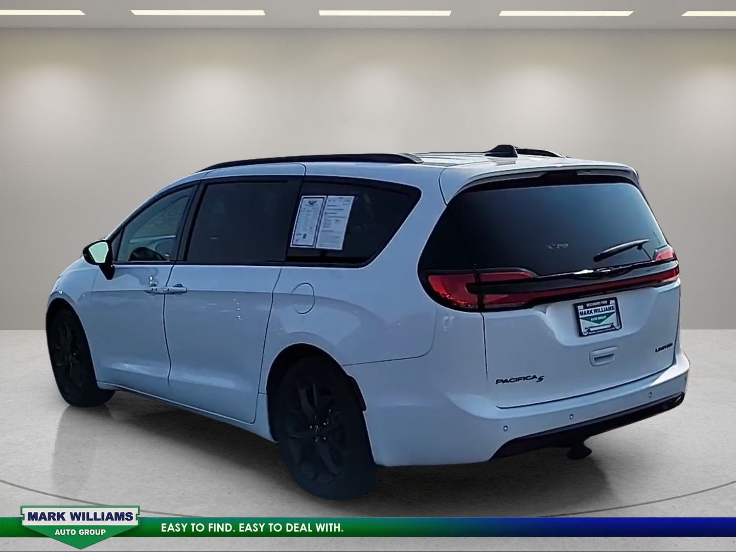Used 2025 Chrysler Pacifica Limited FWD image 8