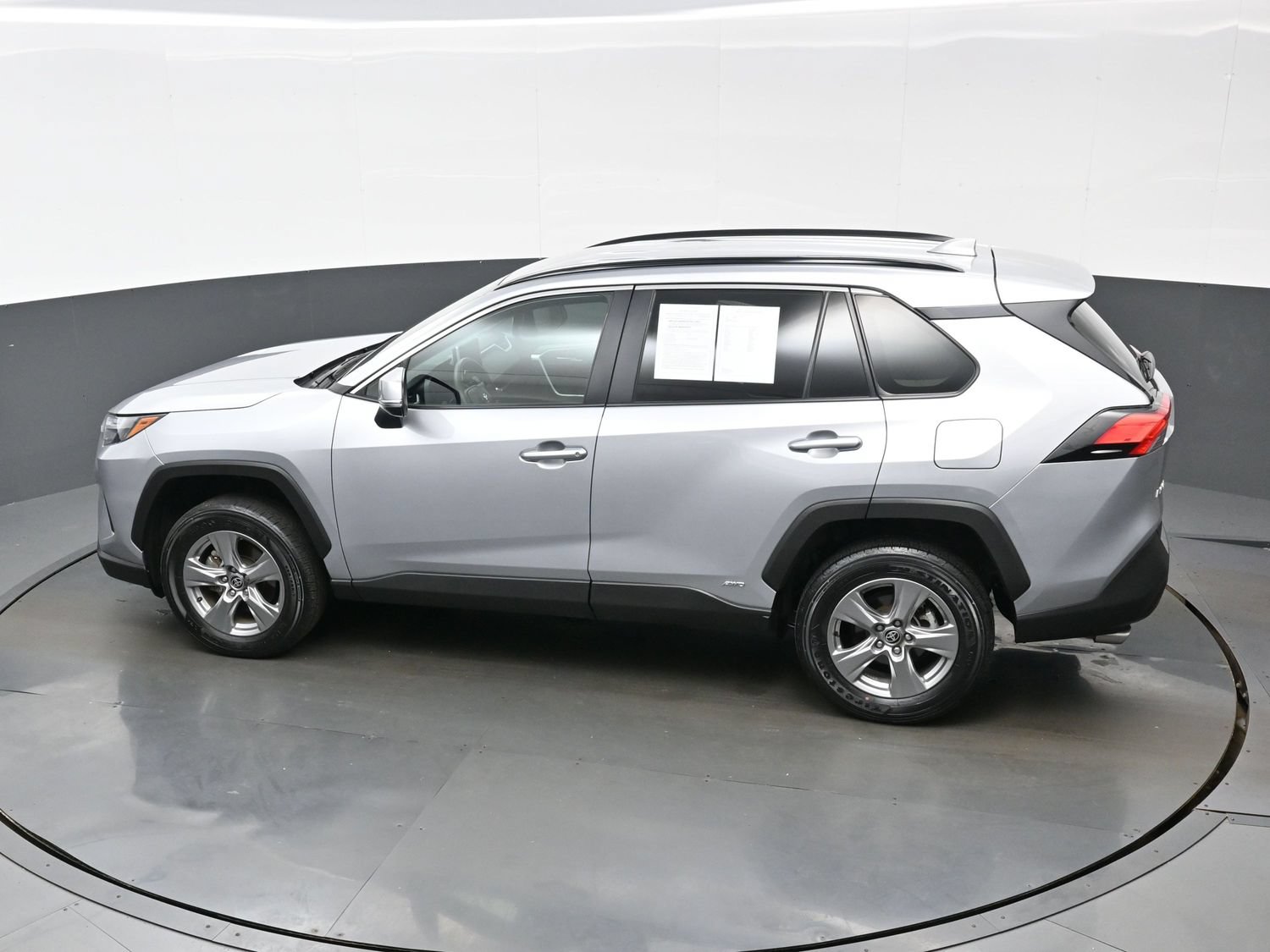 Used 2025 Toyota RAV4 XLE AWD/4WD image 37