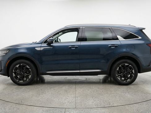 Used 2024 Kia Sorento S image 5