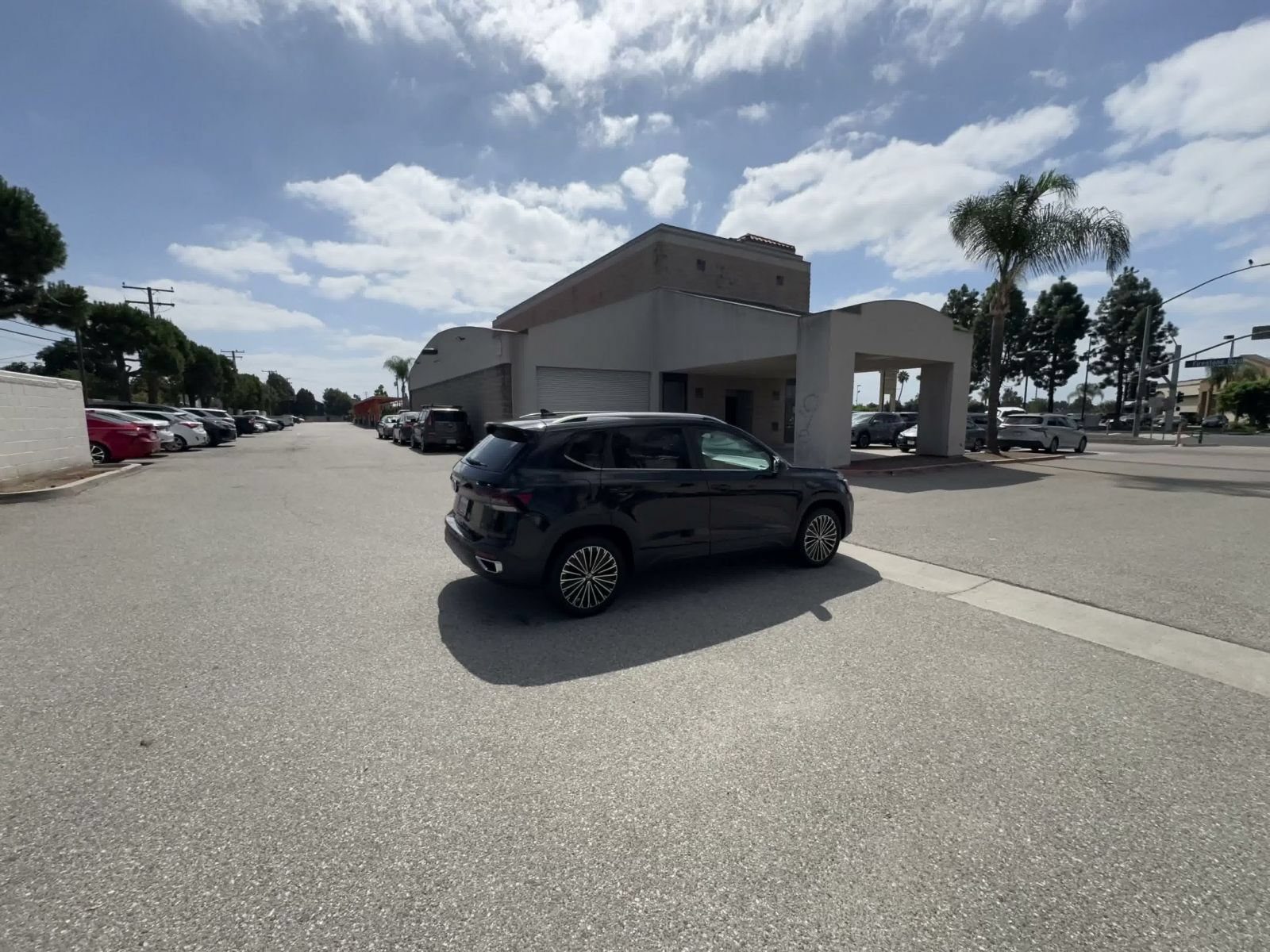 Used 2026 Volkswagen Taos SE FWD image 14