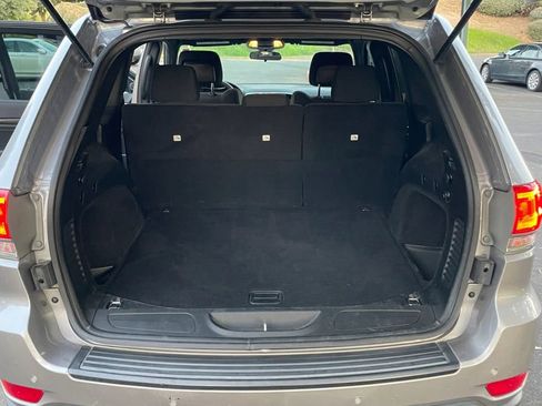 Used 2018 Jeep Grand Cherokee Laredo image 15
