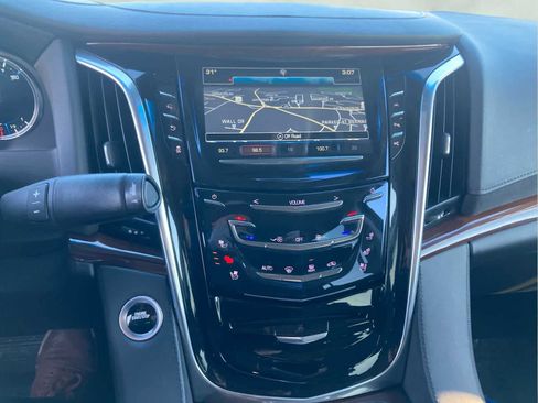 Used 2019 Cadillac Escalade Luxury w/ LPO, Radiant Package image 21