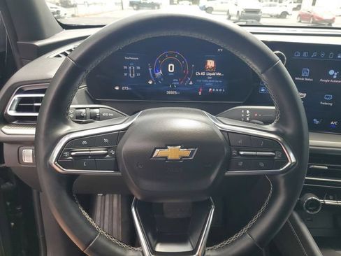 Used 2025 Chevrolet Traverse LT FWD image 28