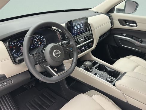 Used 2024 Nissan Pathfinder SL AWD/4WD image 12