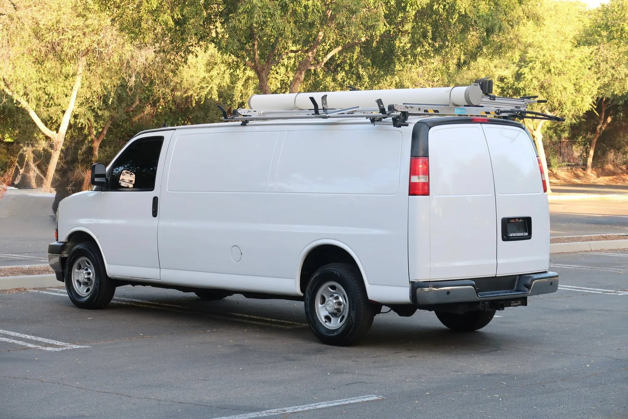 Used 2017 Chevrolet Express 2500 Extended RWD image 6