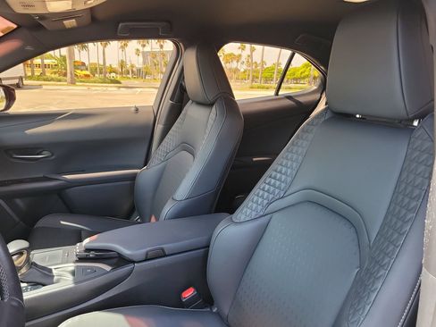 Used 2021 Lexus UX 200 image 22