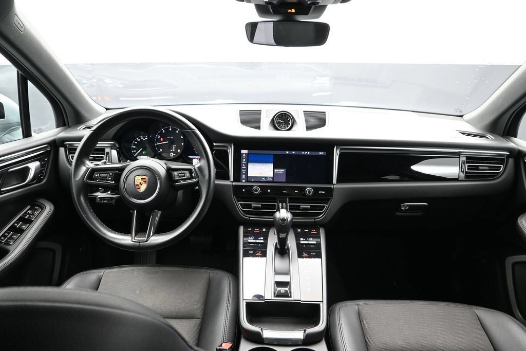 Certified 2022 Porsche Macan AWD/4WD image 19