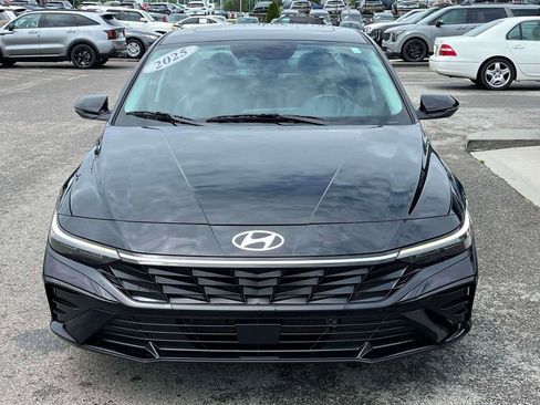 Used 2025 Hyundai Elantra Limited FWD image 32
