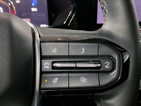 Used 2024 Chevrolet Colorado LT w/ LT Convenience Package III image 15