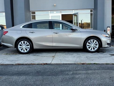 Used 2024 Chevrolet Malibu LT FWD image 2