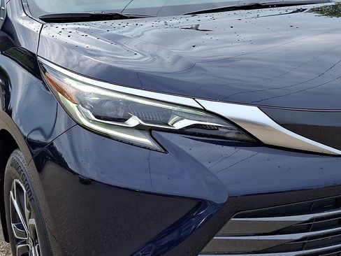 Certified 2026 Toyota Sienna Platinum AWD/4WD image 9