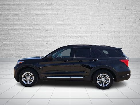 Used 2023 Ford Explorer XLT w/ Equipment Group 202A RWD image 2