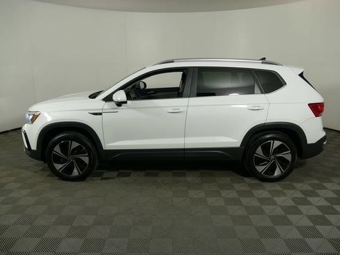 Used 2024 Volkswagen Taos SE AWD/4WD image 6