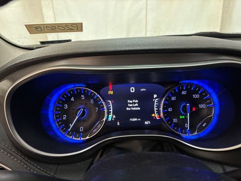 Used 2019 Chrysler Pacifica Limited FWD image 17
