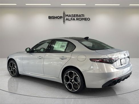 New 2025 Alfa Romeo Giulia Base w/ Driving Assist Package image 5