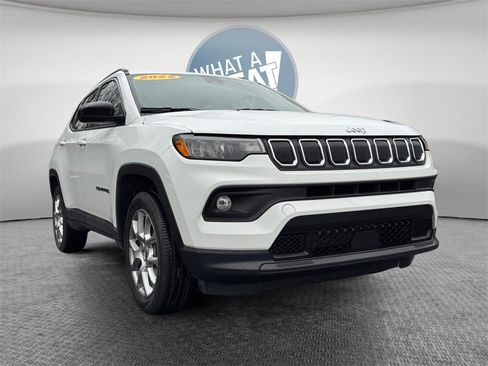 Certified 2022 Jeep Compass Latitude image 2