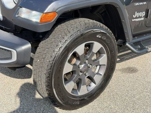 Used 2019 Jeep Wrangler Unlimited Sahara AWD/4WD image 34