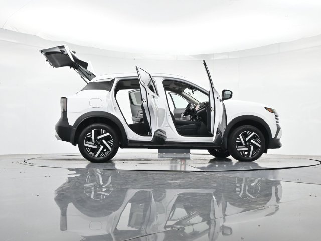 Used 2025 Nissan Kicks SV w/ SV Premium Package FWD image 53
