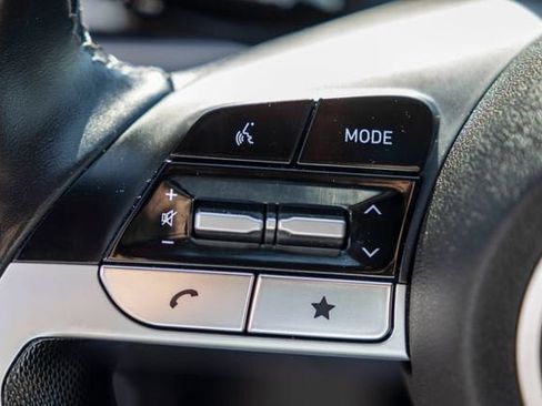 Used 2025 Hyundai Elantra SEL FWD image 19