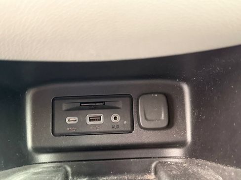 Used 2019 Chevrolet Equinox Premier AWD/4WD image 31