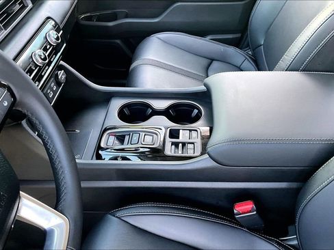 Used 2025 Honda Pilot EX-L image 15