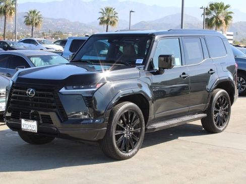 Certified 2025 Lexus GX 550 w/ Accessory Package (Z1) image 3