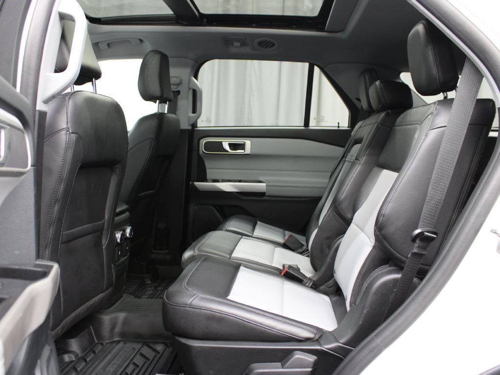 Used 2023 Ford Explorer XLT w/ XLT Sport Appearance Package AWD/4WD image 16