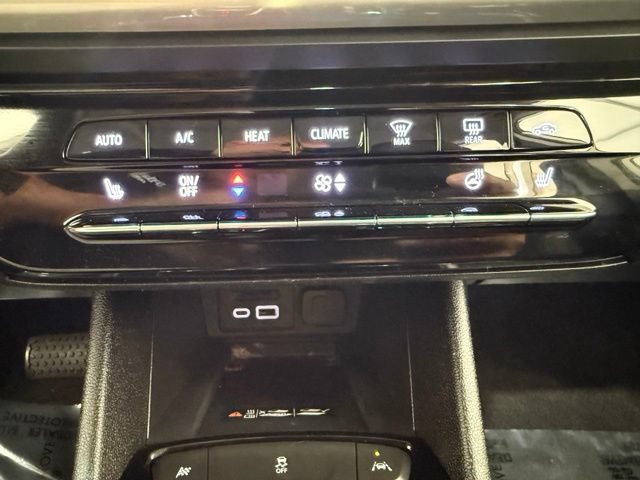 Used 2022 Chevrolet Bolt LT w/ Infotainment Package FWD image 33