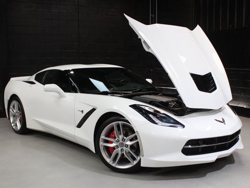 Used 2019 Chevrolet Corvette Stingray Coupe w/ 2LT Preferred Equipment Group RWD image 28