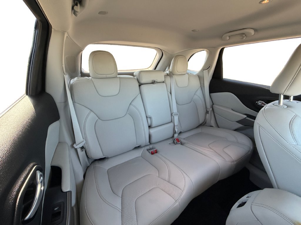 Used 2020 Jeep Cherokee Limited AWD/4WD image 28