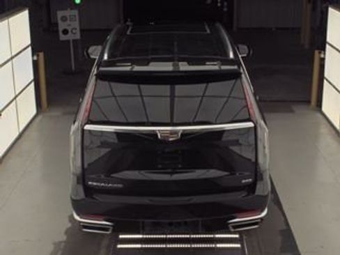 Used 2024 Cadillac Escalade Premium Luxury w/ Performance Package image 15