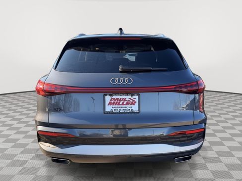 Used 2025 Audi Q5 Premium w/ Convenience Package image 5
