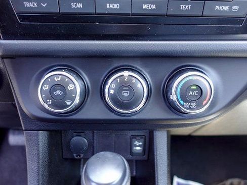 Used 2015 Toyota Corolla L FWD image 18