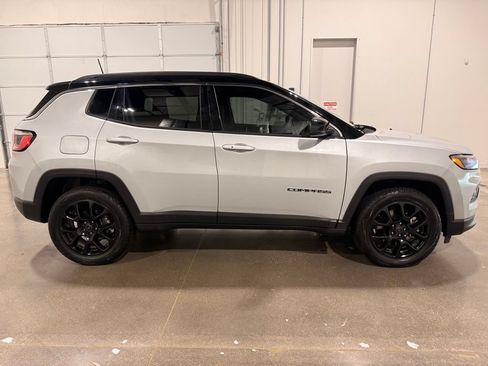Used 2025 Jeep Compass Limited AWD/4WD image 4