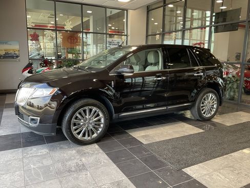 Used 2013 Lincoln MKX FWD image 3