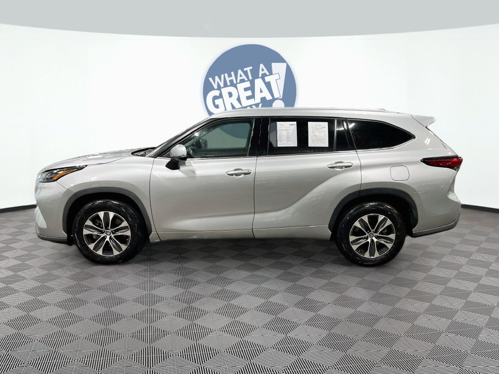 Used 2022 Toyota Highlander XLE FWD image 9